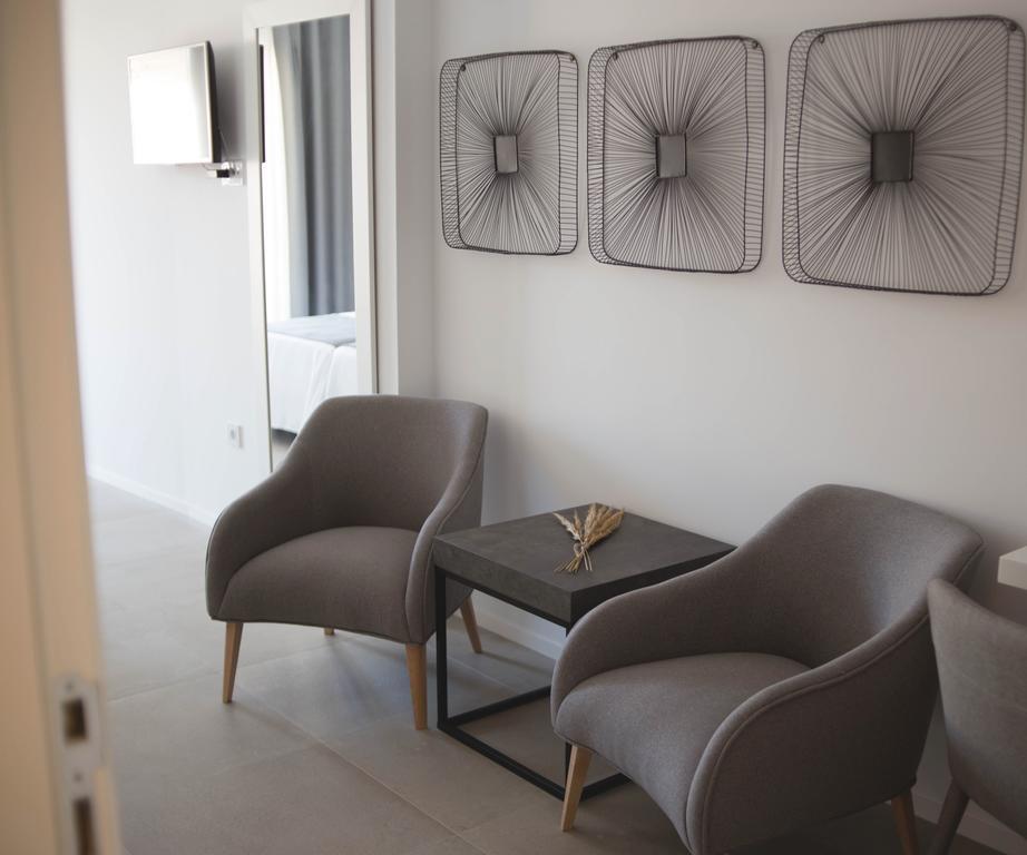 El Trebol Bar & Hotel Only Adults كاربونيذاس المظهر الخارجي الصورة
