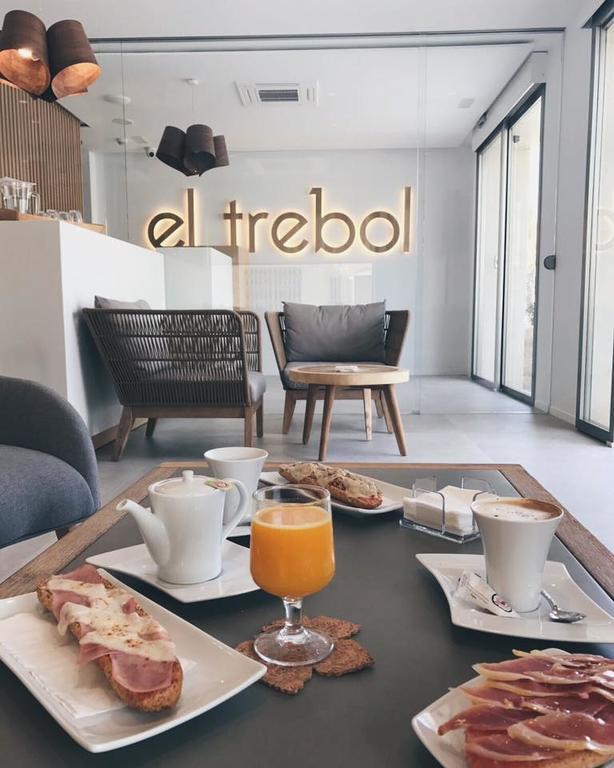 El Trebol Bar & Hotel Only Adults كاربونيذاس المظهر الخارجي الصورة